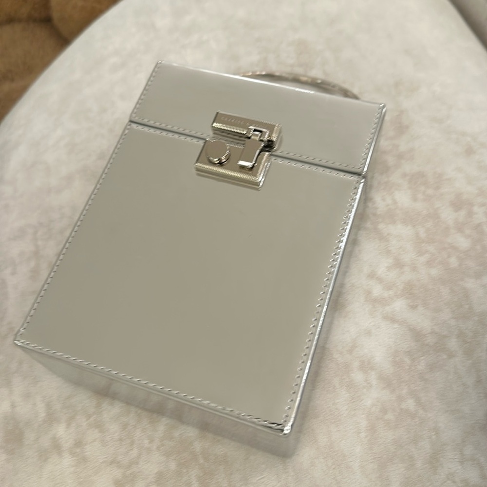 This awesome silver handbag that’s been used once